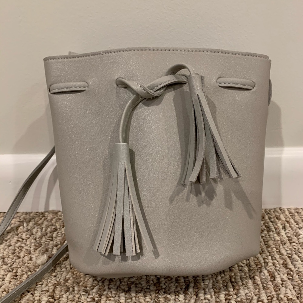 Izzy & Liv gray vegan leather bucket purse